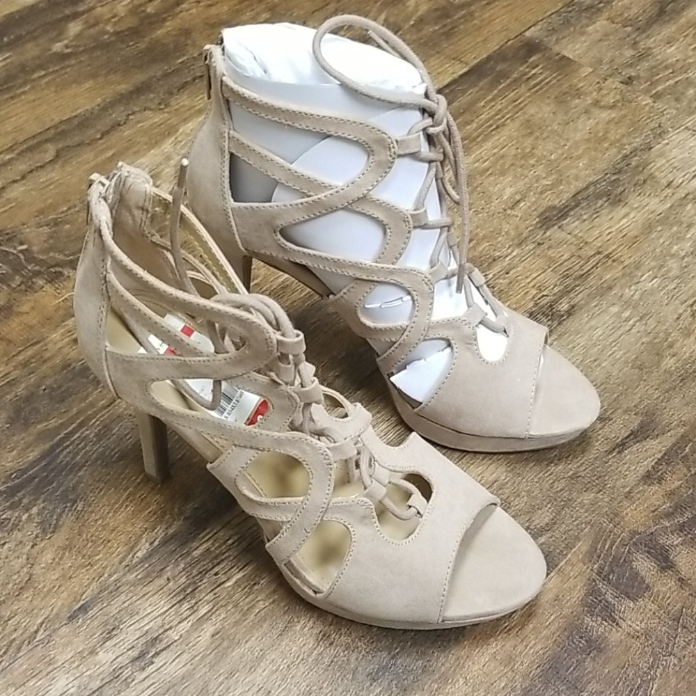 Report Laxy Lace-Up Platform Sandals - Picture 1 of 4